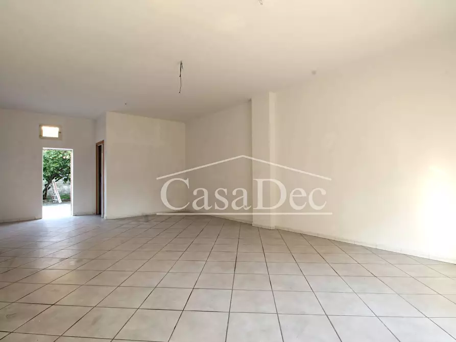 Immagine 17 di Negozio in vendita  in Via Nunziale San Antonio a Trentola Ducenta