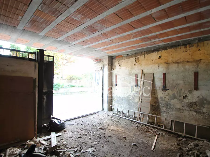 Immagine 12 di Magazzino in affitto  in Via Enrico de nicola a Trentola Ducenta