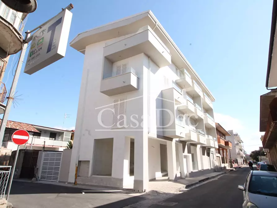 Immagine 1 di Negozio in vendita  in Via Guglielmo Marconi a Cancello Ed Arnone