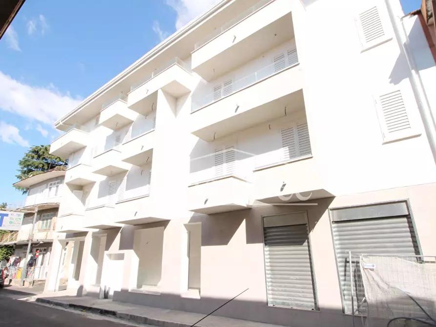 Immagine 2 di Negozio in vendita  in Via Guglielmo Marconi a Cancello Ed Arnone