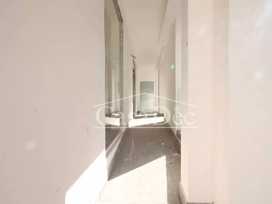 Immagine 9 di Negozio in vendita  in Via Guglielmo Marconi a Cancello Ed Arnone