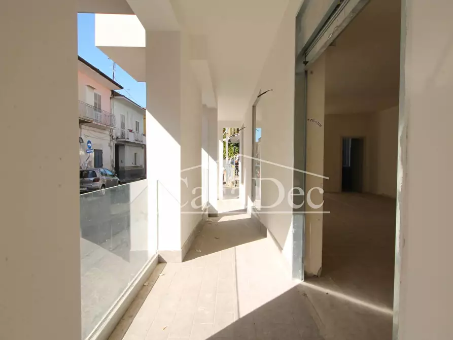 Immagine 10 di Negozio in vendita  in Via Guglielmo Marconi a Cancello Ed Arnone