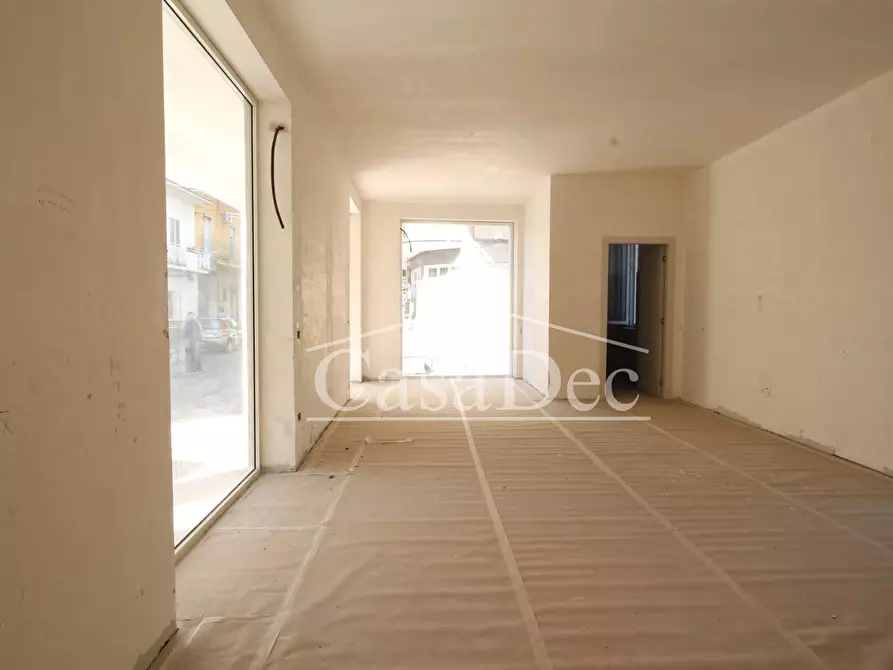 Immagine 12 di Negozio in vendita  in Via Guglielmo Marconi a Cancello Ed Arnone