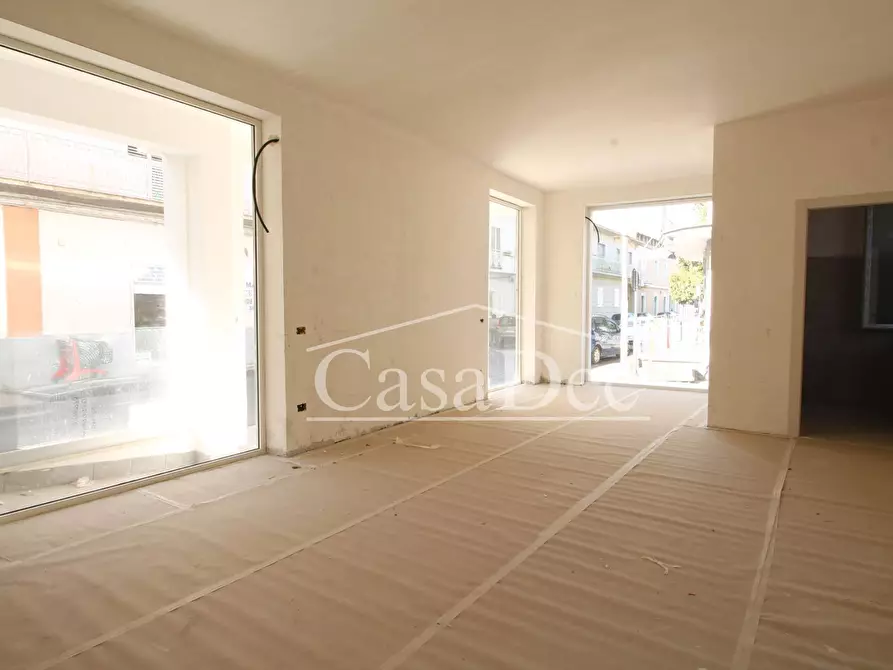 Immagine 13 di Negozio in vendita  in Via Guglielmo Marconi a Cancello Ed Arnone