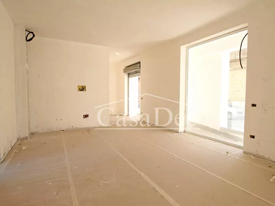 Immagine 15 di Negozio in vendita  in Via Guglielmo Marconi a Cancello Ed Arnone