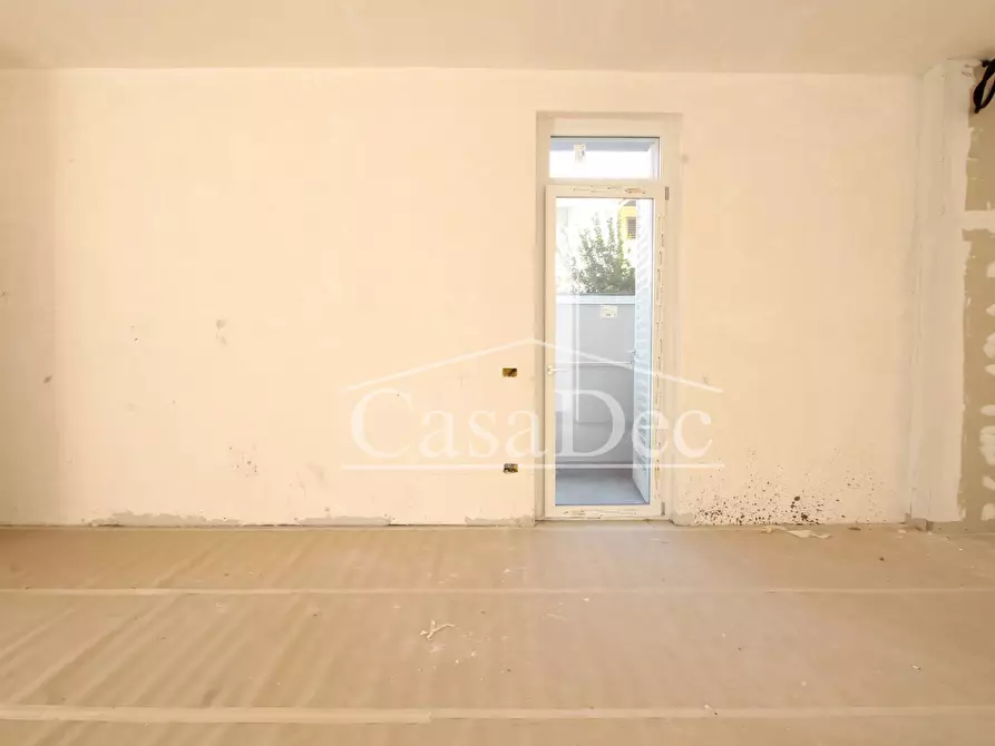 Immagine 18 di Negozio in vendita  in Via Guglielmo Marconi a Cancello Ed Arnone