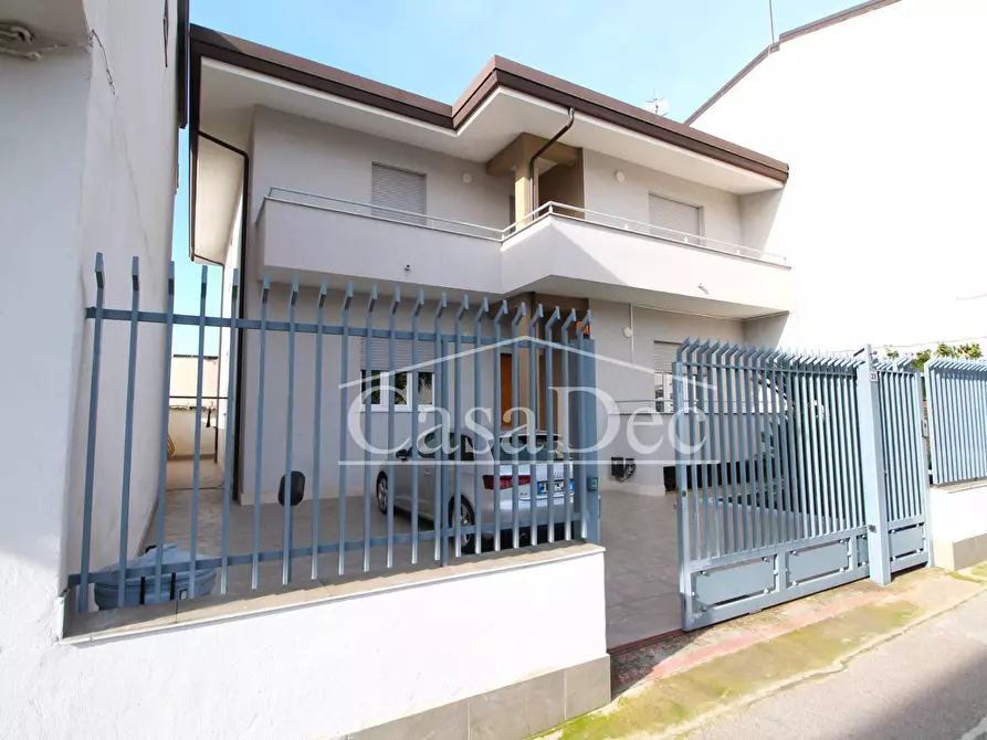 Immagine 2 di Villa in vendita  in Via Boccaccio a Casapesenna