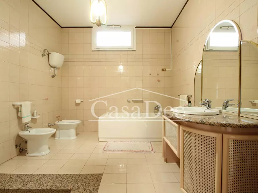 Immagine 34 di Villa in vendita  in Via Boccaccio a Casapesenna