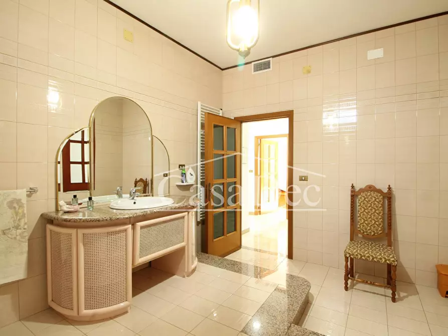 Immagine 35 di Villa in vendita  in Via Boccaccio a Casapesenna