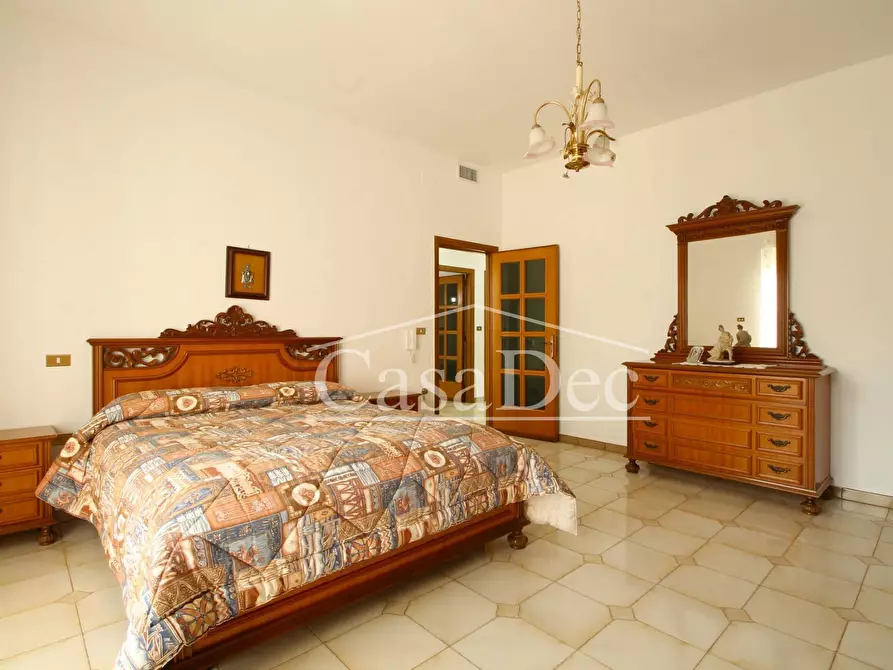 Immagine 32 di Villa in vendita  in Via Boccaccio a Casapesenna