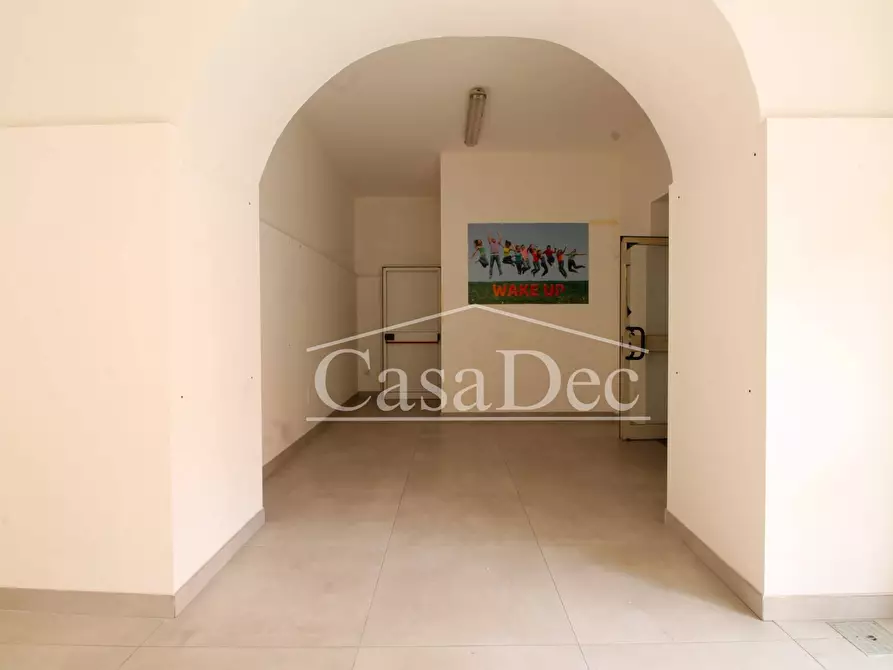 Immagine 7 di Negozio in affitto  in Via De Simone a Trentola Ducenta