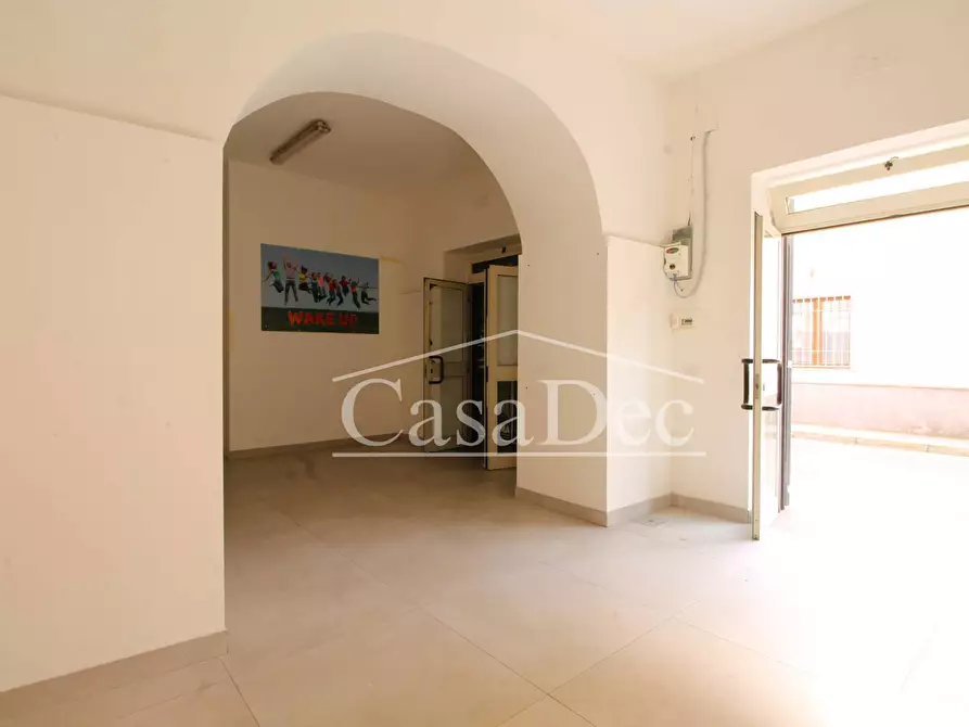 Immagine 8 di Negozio in affitto  in Via De Simone a Trentola Ducenta