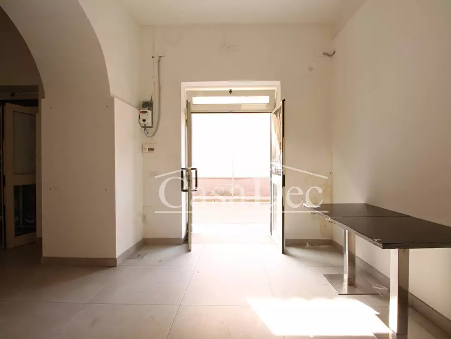 Immagine 9 di Negozio in affitto  in Via De Simone a Trentola Ducenta