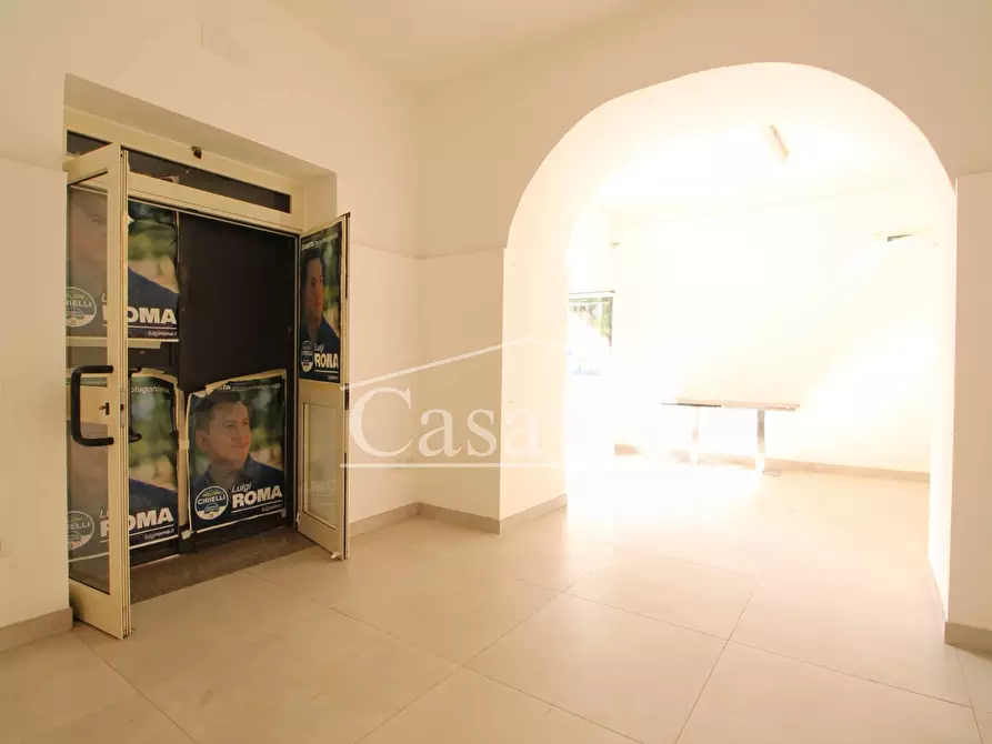 Immagine 10 di Negozio in affitto  in Via De Simone a Trentola Ducenta