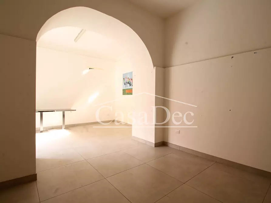 Immagine 12 di Negozio in affitto  in Via De Simone a Trentola Ducenta