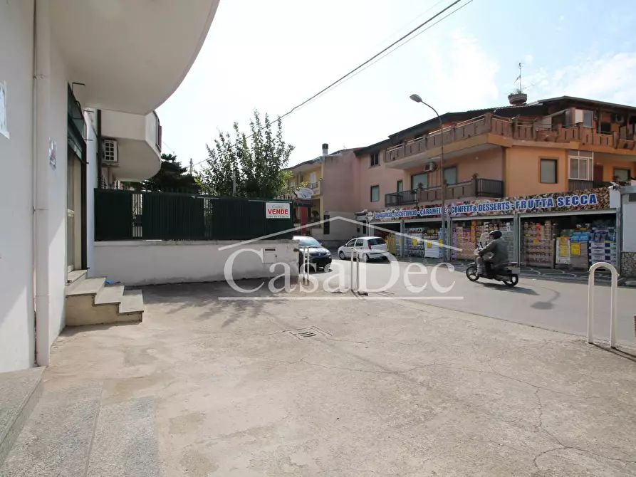 Immagine 10 di Negozio in vendita  in Via Nunziale San Antonio a Trentola Ducenta