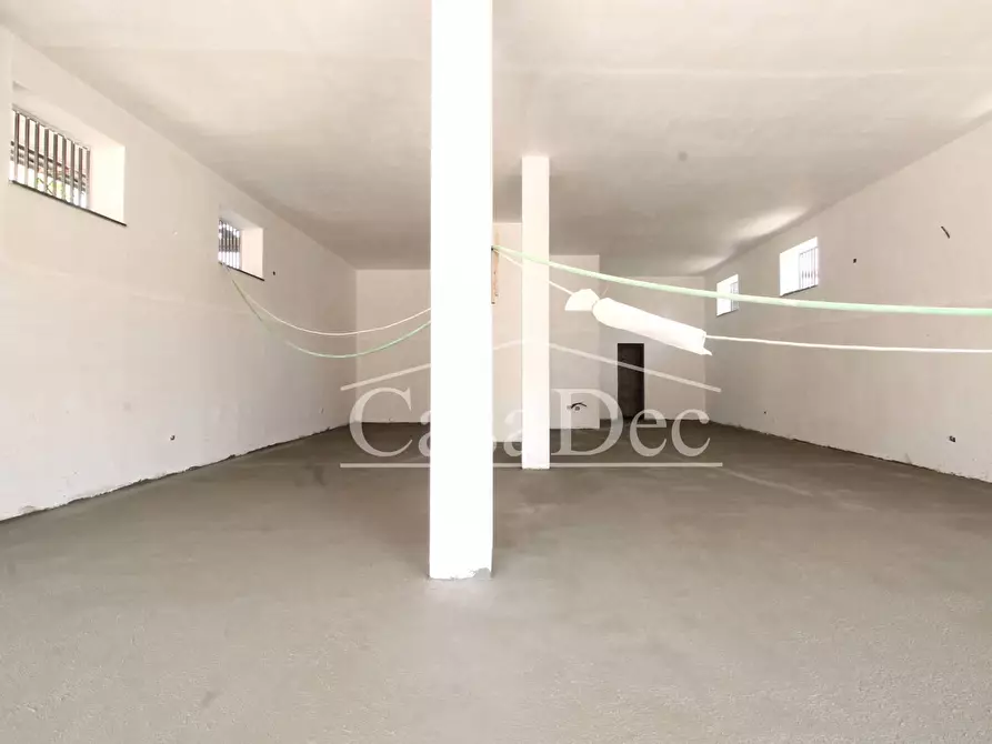 Immagine 3 di Negozio in affitto  in via verdi a Giugliano In Campania