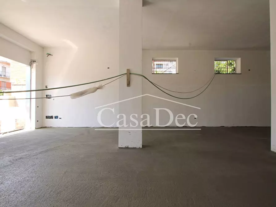 Immagine 5 di Negozio in affitto  in via verdi a Giugliano In Campania