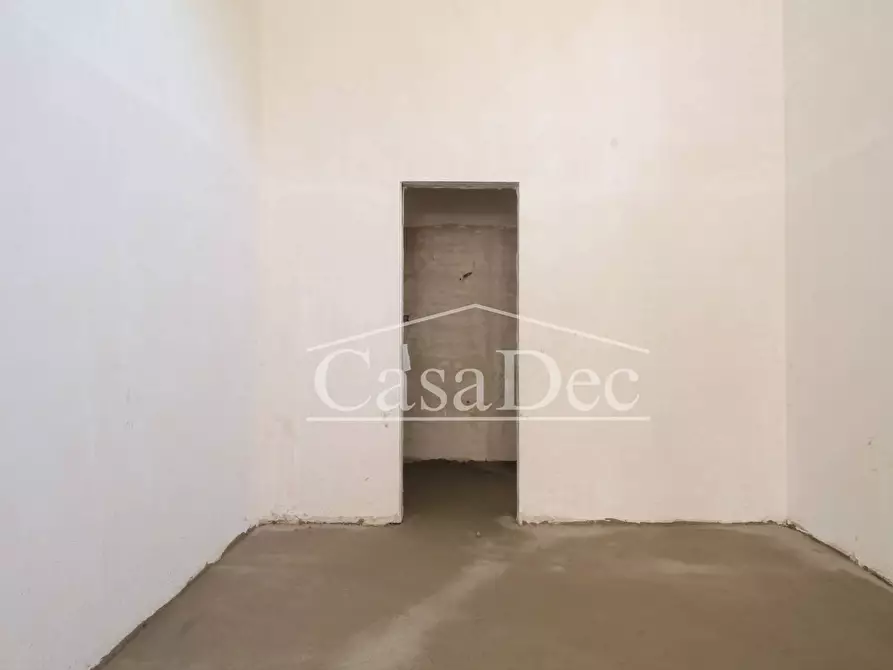 Immagine 12 di Negozio in affitto  in via verdi a Giugliano In Campania