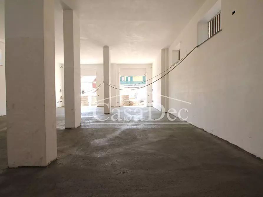 Immagine 8 di Negozio in affitto  in via verdi a Giugliano In Campania