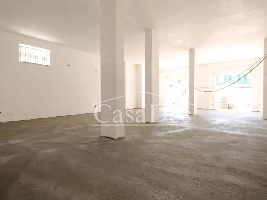 Immagine 9 di Negozio in affitto  in via verdi a Giugliano In Campania