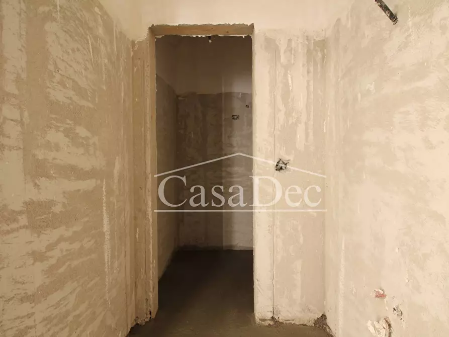 Immagine 16 di Negozio in affitto  in via verdi a Giugliano In Campania