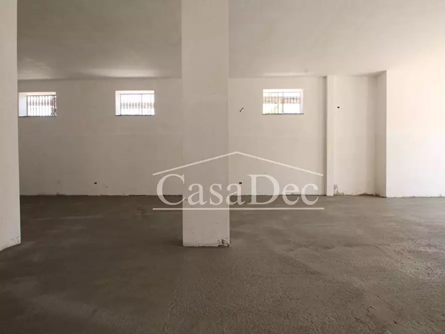 Immagine 10 di Negozio in affitto  in via verdi a Giugliano In Campania