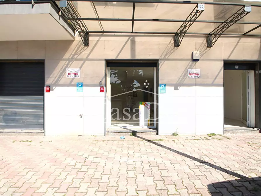 Immagine 5 di Negozio in affitto  in Via G. Marconi 160 a Parete