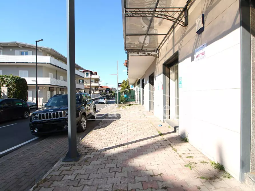 Immagine 6 di Negozio in affitto  in Via G. Marconi 160 a Parete