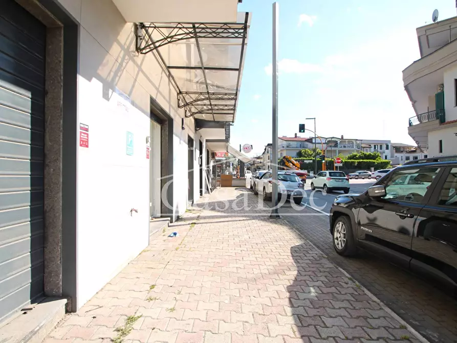 Immagine 4 di Negozio in affitto  in Via G. Marconi 160 a Parete