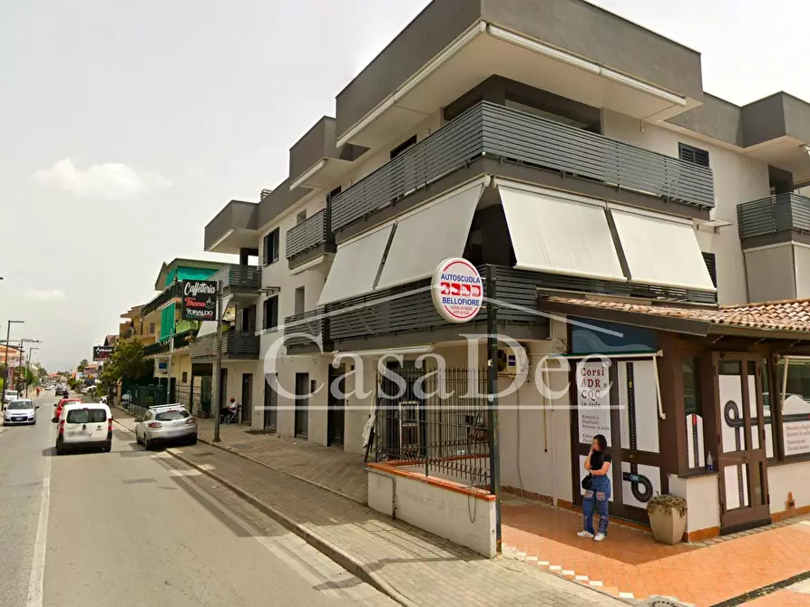 Immagine 1 di Negozio in affitto  in Via G. Marconi 160 a Parete