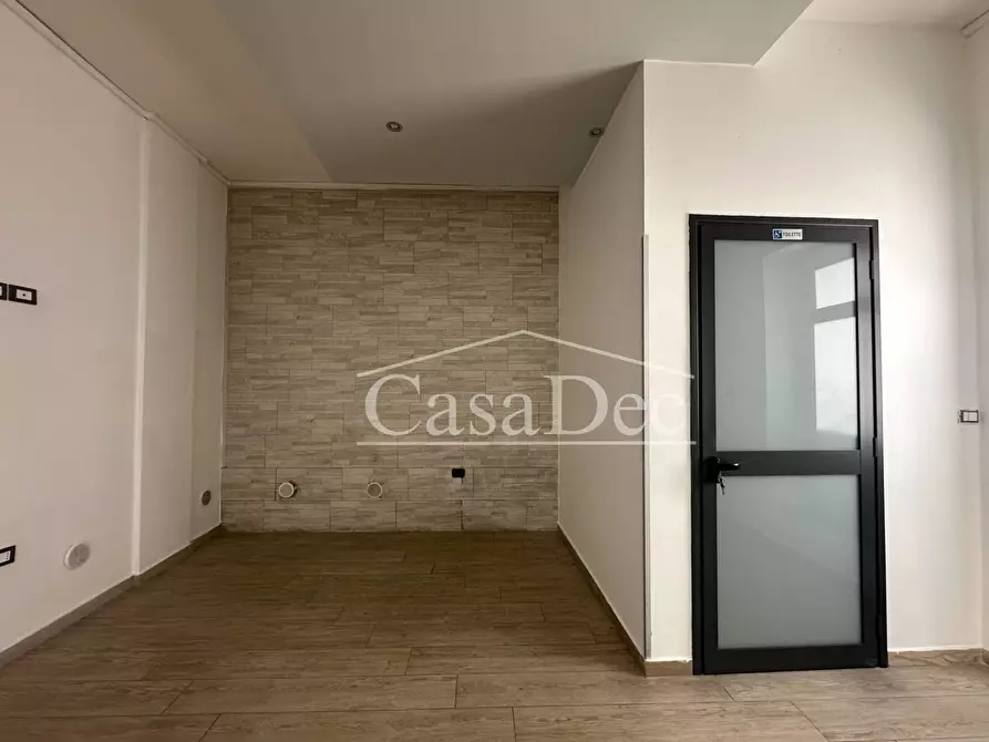 Immagine 11 di Negozio in affitto  in Via Martino 21 a Trentola Ducenta