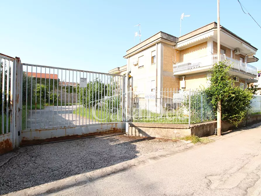 Immagine 1 di Box auto in vendita  in Corso Vittorio Emanuele 20 a Frignano