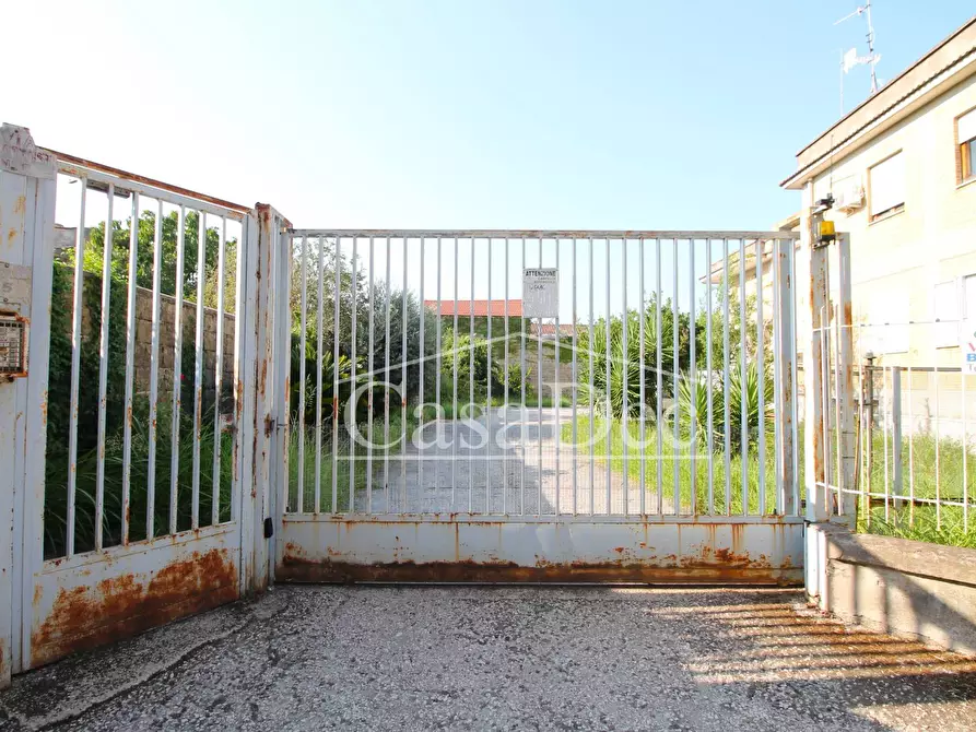 Immagine 2 di Box auto in vendita  in Corso Vittorio Emanuele 20 a Frignano