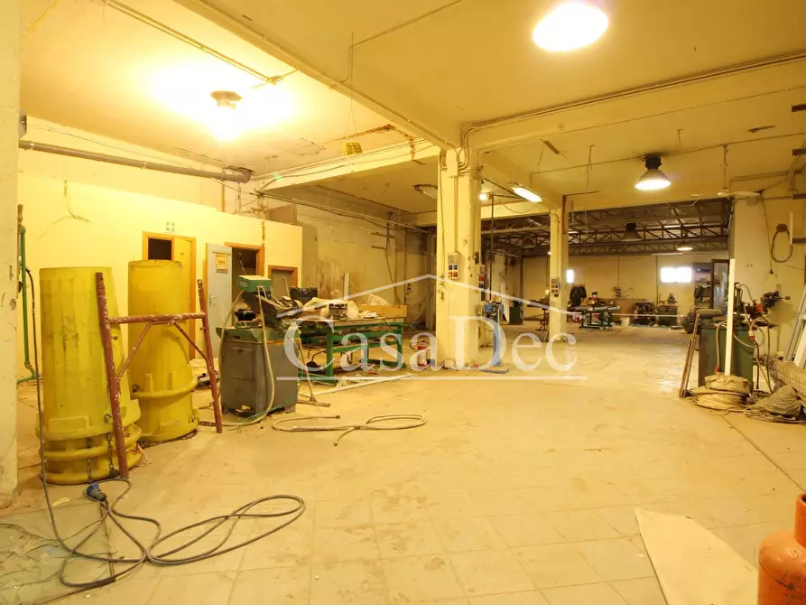Immagine 4 di Attività commerciale in affitto  in via arco sant'antonio 300 a Giugliano In Campania