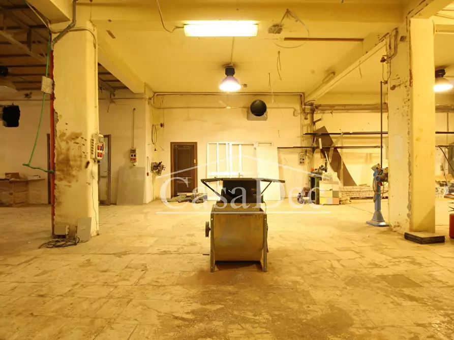 Immagine 8 di Attività commerciale in affitto  in via arco sant'antonio 300 a Giugliano In Campania