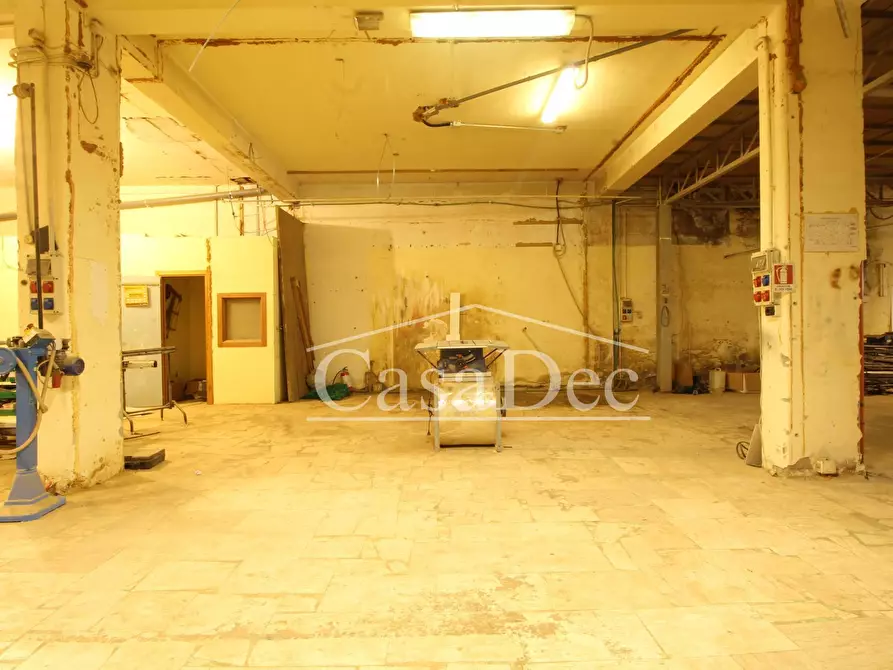 Immagine 9 di Attività commerciale in affitto  in via arco sant'antonio 300 a Giugliano In Campania