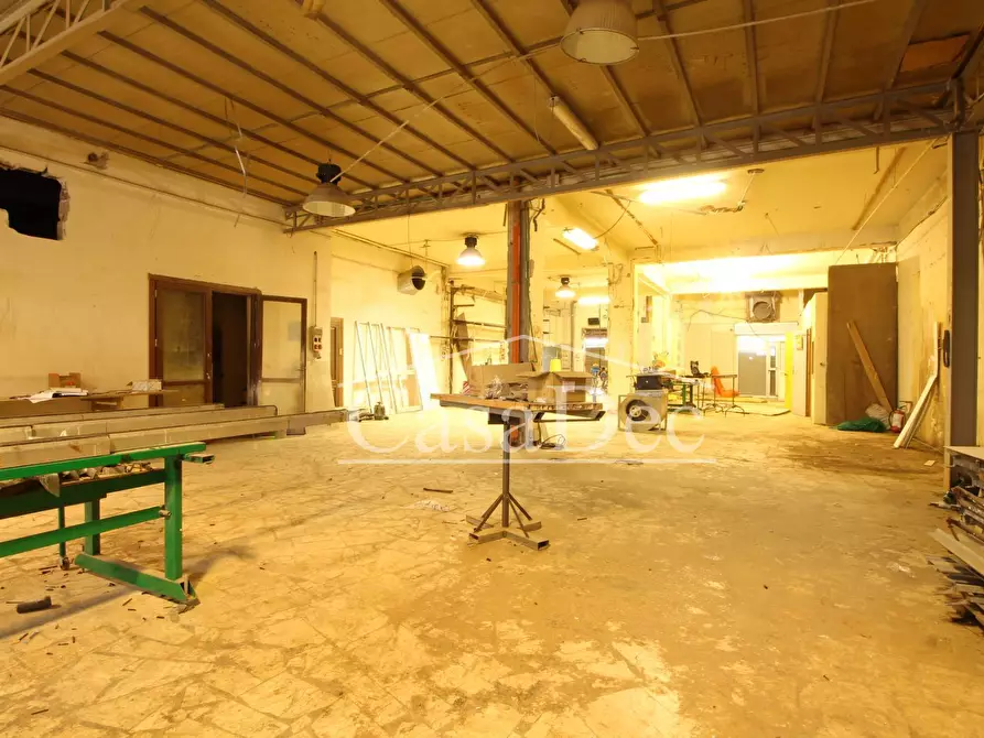 Immagine 12 di Attività commerciale in affitto  in via arco sant'antonio 300 a Giugliano In Campania