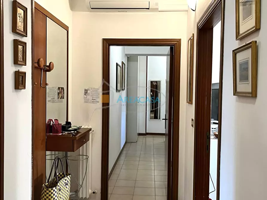 Immagine 10 di Appartamento in vendita  11 a Folignano