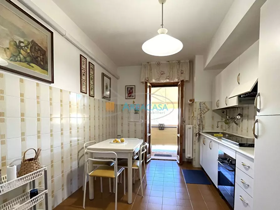 Immagine 13 di Appartamento in vendita  11 a Folignano