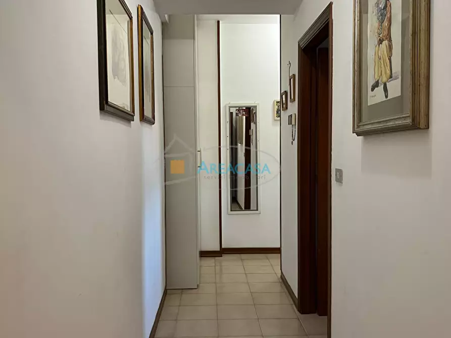 Immagine 20 di Appartamento in vendita  11 a Folignano