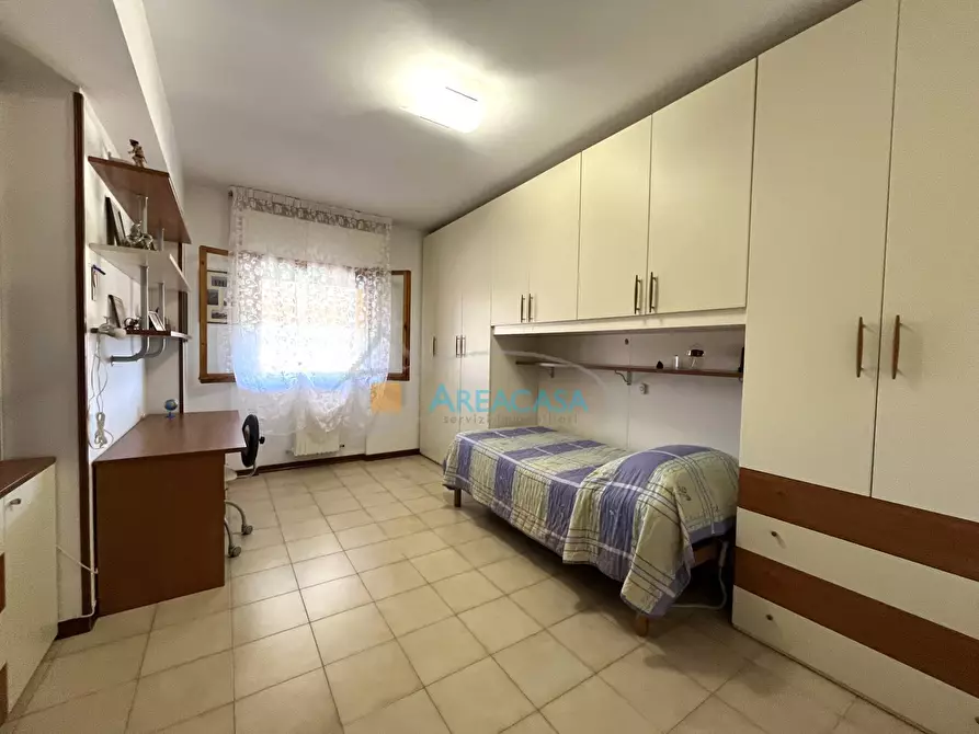 Immagine 22 di Appartamento in vendita  11 a Folignano