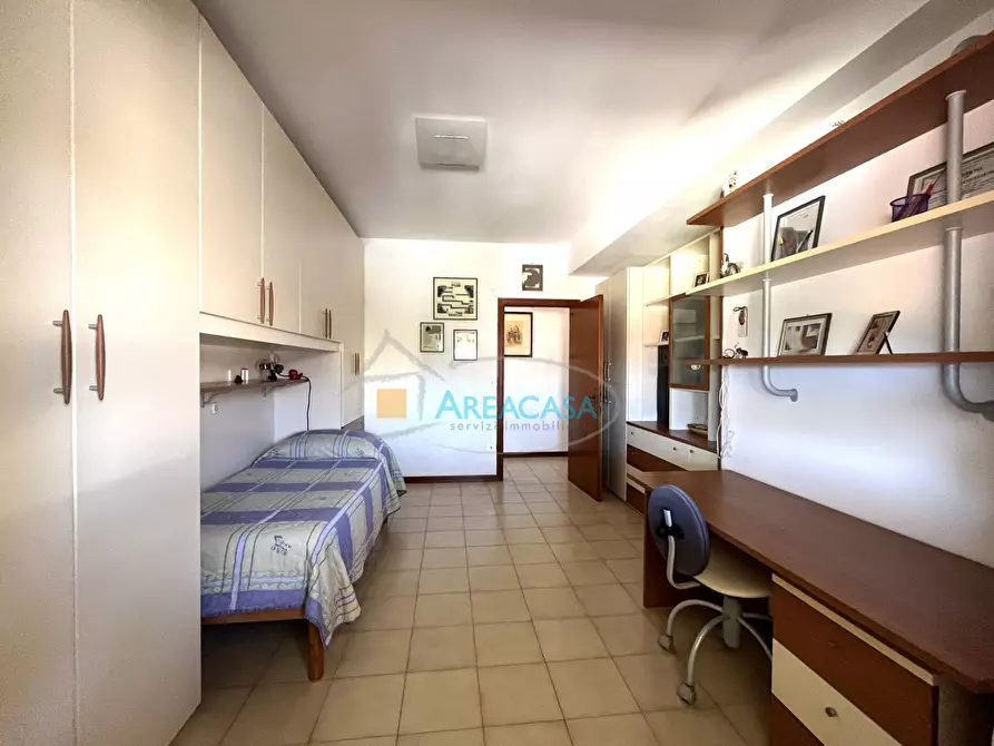 Immagine 24 di Appartamento in vendita  11 a Folignano