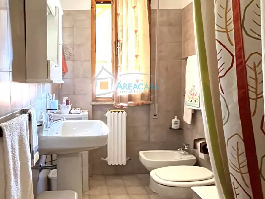 Immagine 25 di Appartamento in vendita  11 a Folignano