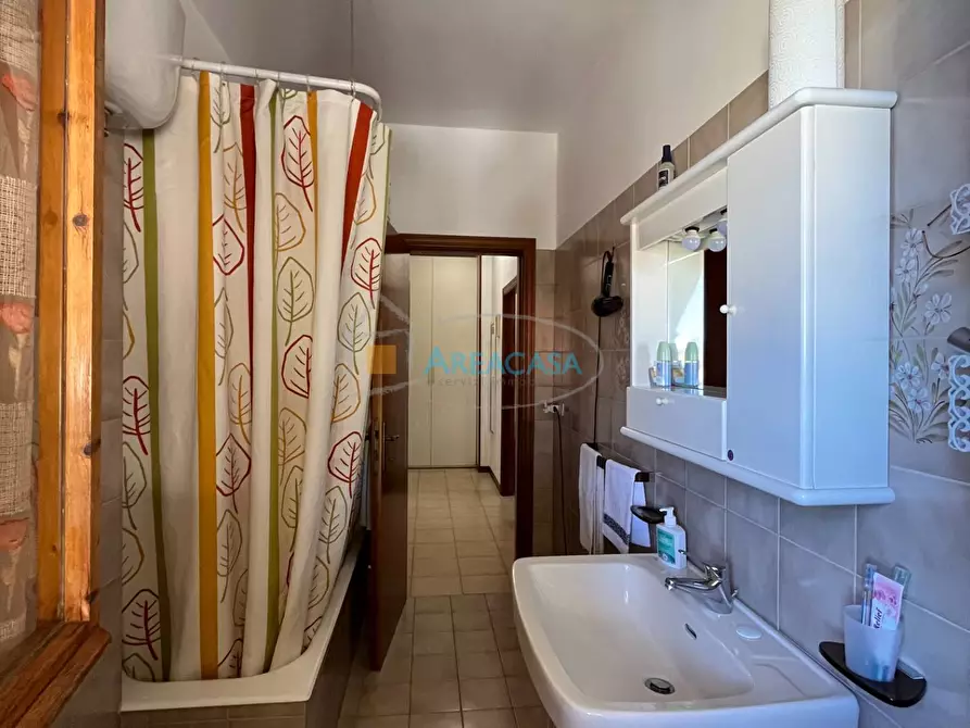 Immagine 26 di Appartamento in vendita  11 a Folignano