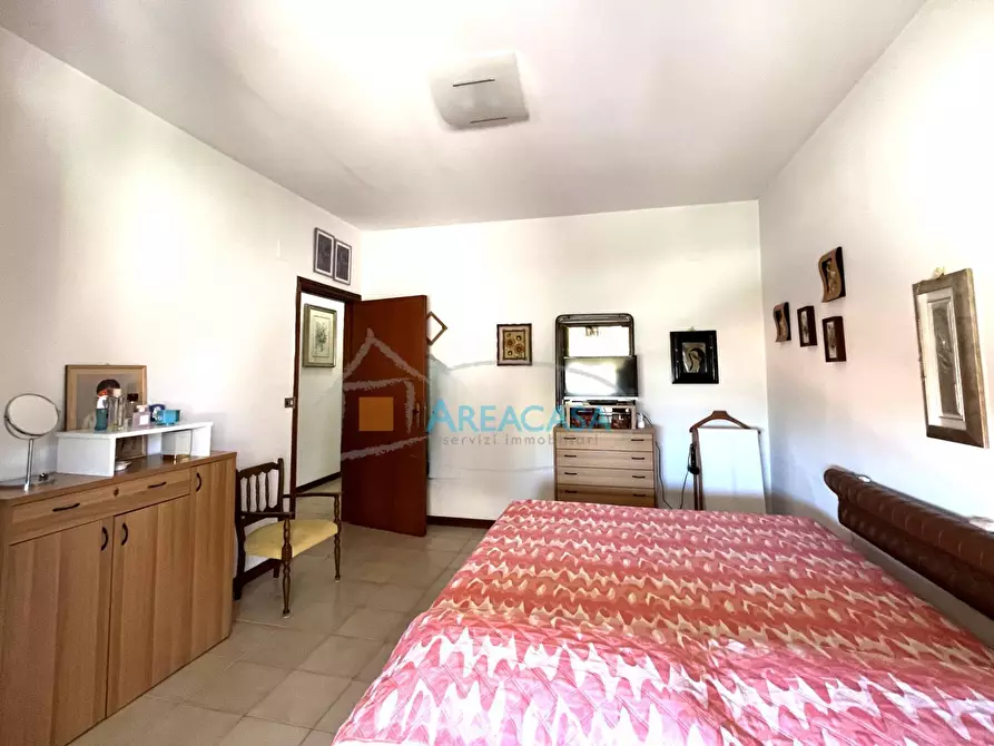 Immagine 33 di Appartamento in vendita  11 a Folignano