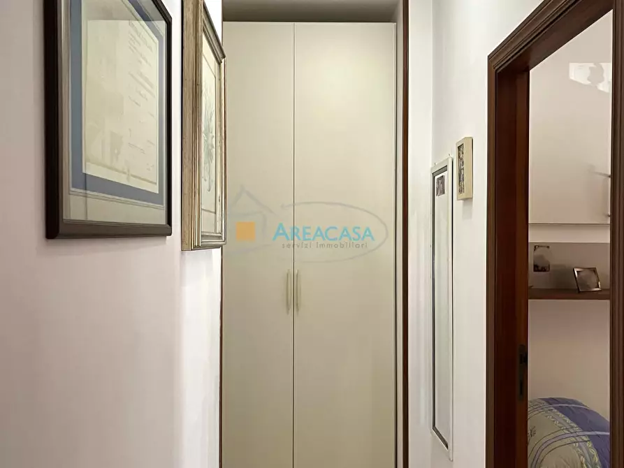 Immagine 34 di Appartamento in vendita  11 a Folignano