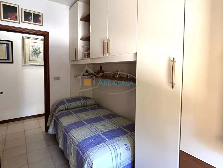 Immagine 36 di Appartamento in vendita  11 a Folignano