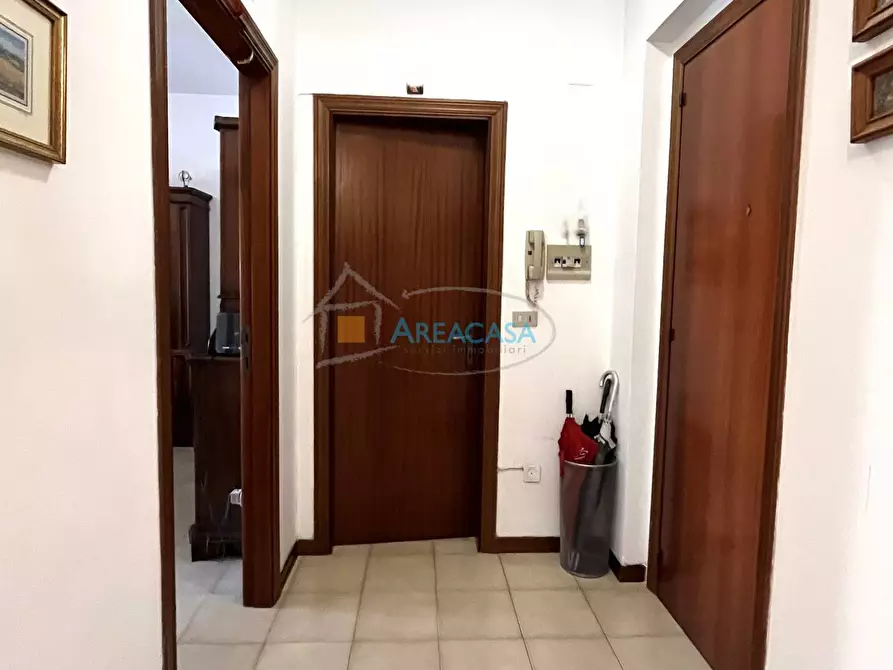 Immagine 38 di Appartamento in vendita  11 a Folignano