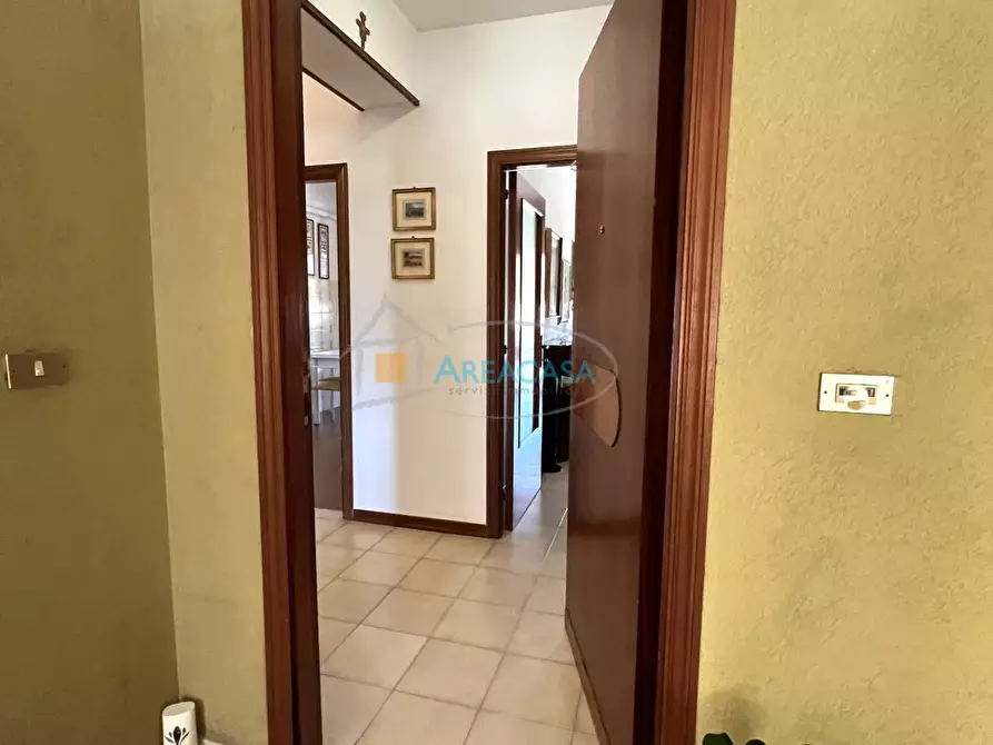 Immagine 39 di Appartamento in vendita  11 a Folignano